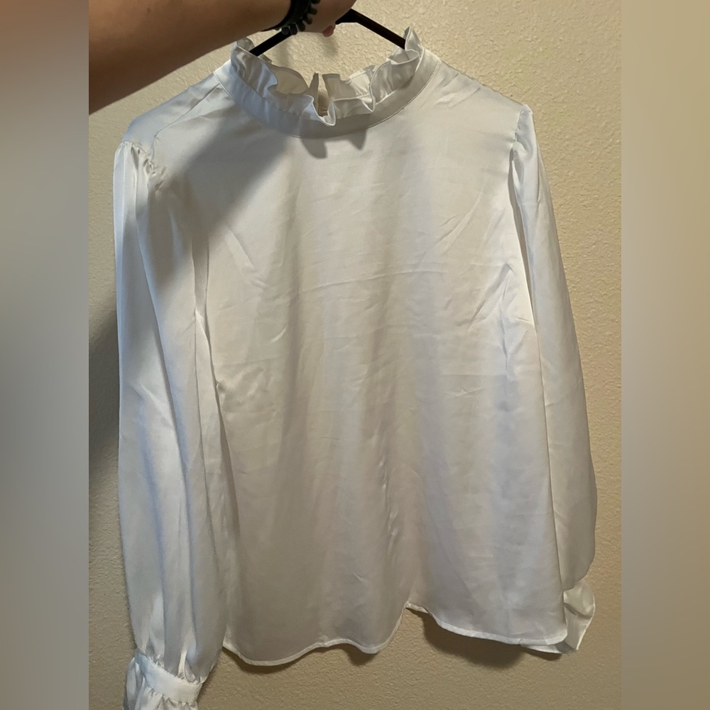 I’m selling a never worn Eloquii top that I have never worn with tags!